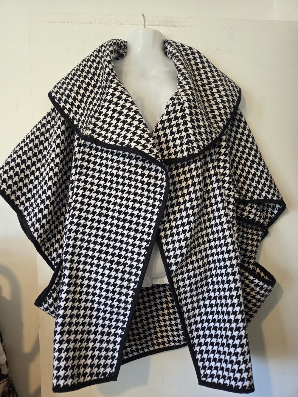 Black & White Houndstooth Cape